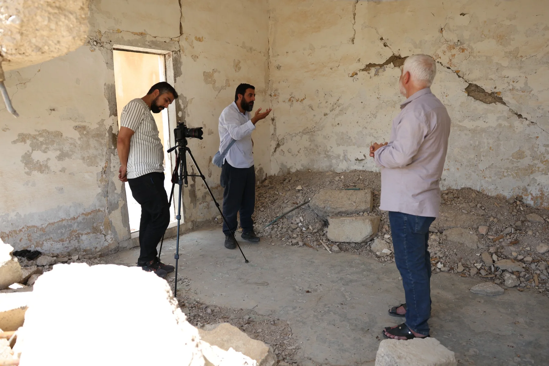 Field documentation with a witness during preparation of the project.